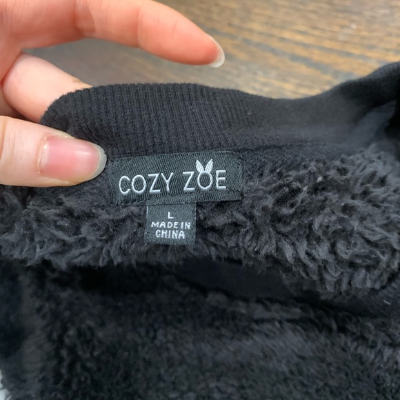 Like New Cozy Zoe Faux Sherpa Penguin Sweatshirt Crewneck Women’s Large - Picture 5 of 5